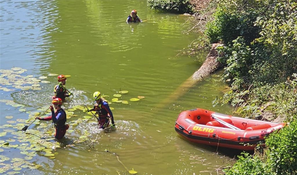 Stundenlang hatten Einsatzkräfte im See und in dessen Umgebung nach dem vermissten Mann gesucht. Foto: Myroshnichenko