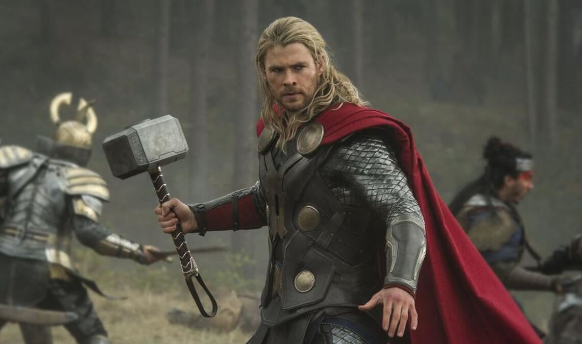 Superhelden sind Hammertypen – wie Thor: Der Donnergott aus Asgard ist der Sohn von Göttervater Odin, dem Obergott der Asen. Mit Hilfe seines Zaubershammers Mjöllnir und des Machtgürtel Megingiard bringt er die Naturgewalten zum Beben.