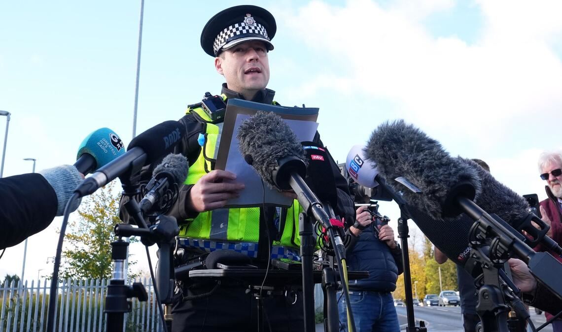 Superintendent John Loveless informiert über den neuen Ermittlungsstand.