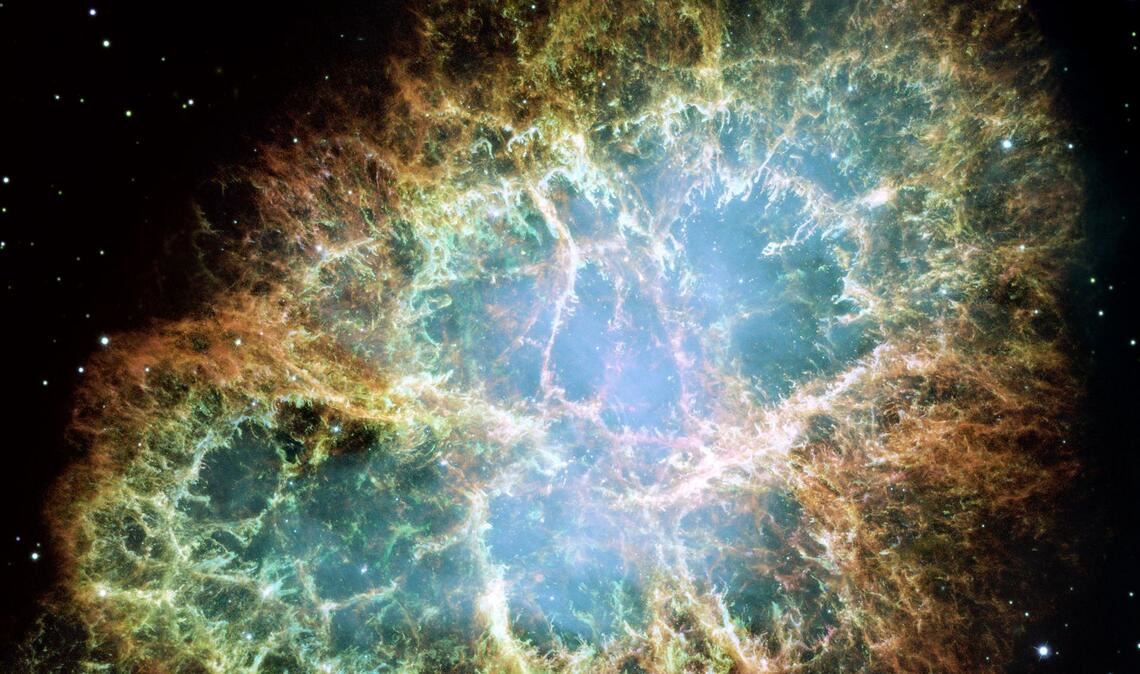Supernova-Explosionswolke im Sternbild Stier, aufgenommen vom Hubble-Weltraumteleskop im Dezember 2005. Der so genannte Krebsnebel war vor rund 1000 Jahren durch eine gewaltige Sternenexplosion entstanden.