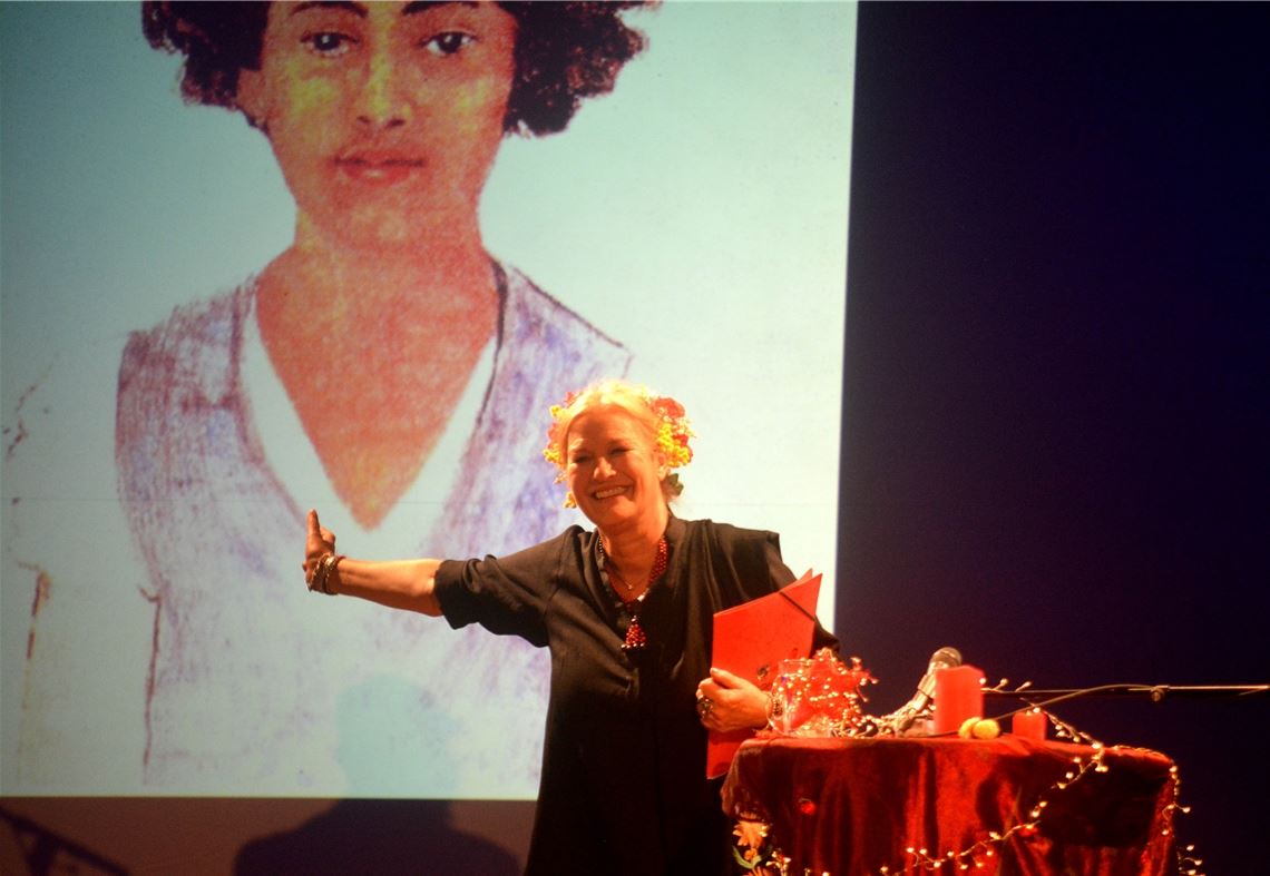 Suzanne von Borsody bringt den Zuschauern die Malerin Frida Kahlo sehr nahe. Foto: Stahlfeld