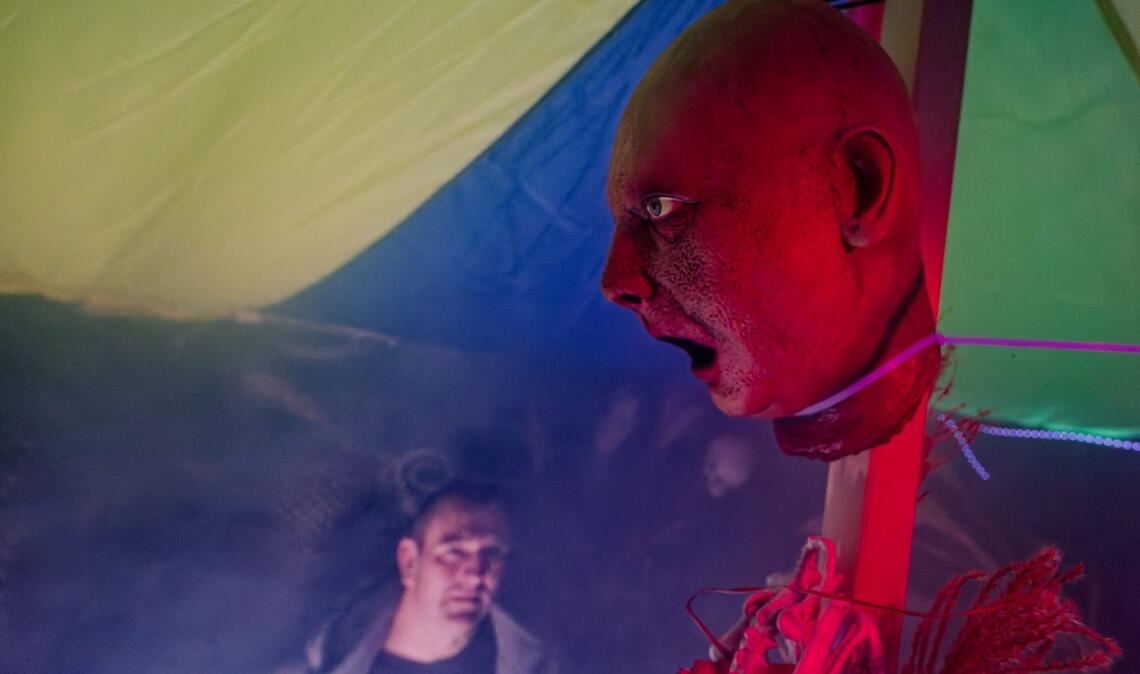 Sven Wagner baut sein Duisburger Reihenhaus jedes Jahr für einen Abend zu seiner Grusel-Atraktion um.