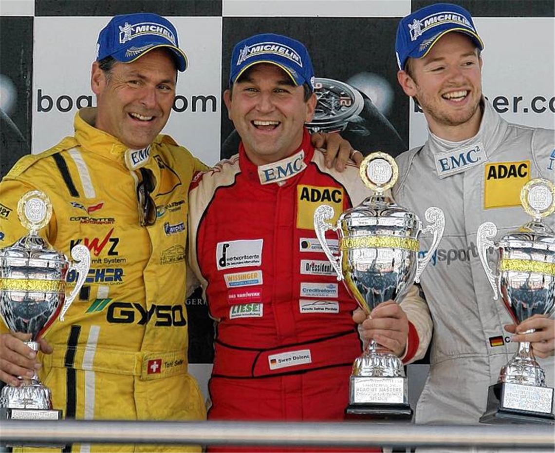 Swen Dolenc (Mitte) freut sich mit den Konkurrenten Toni Seiler und Carsten Tilke. Foto: privat