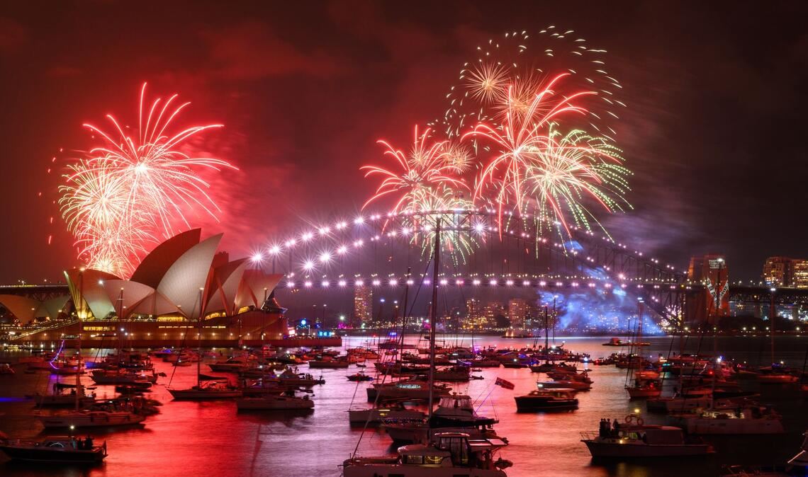 Sydney hat das neue Jahr wieder mit einem gigantischen Feuerwerk begrüßt.