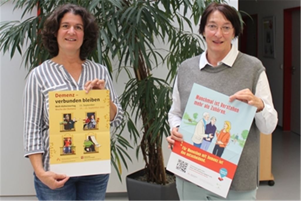 Sylke Kopp (li.) und Karin Watzal informieren über die Woche der Demenz. Foto: Gießler