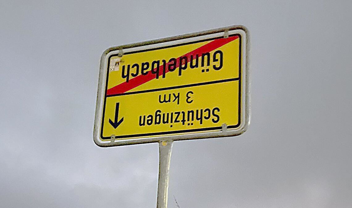 Symbol für eine – aus Sicht der Landwirte – politisch gesehen verkehrte Welt. Foto: privat