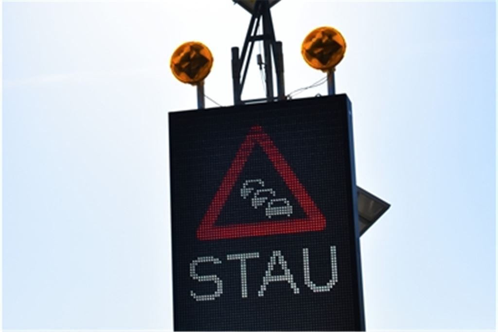 Symbolträchtig: Der Ausbau soll die ständige Staugefahr eindämmen.Foto: Myroshnichenko