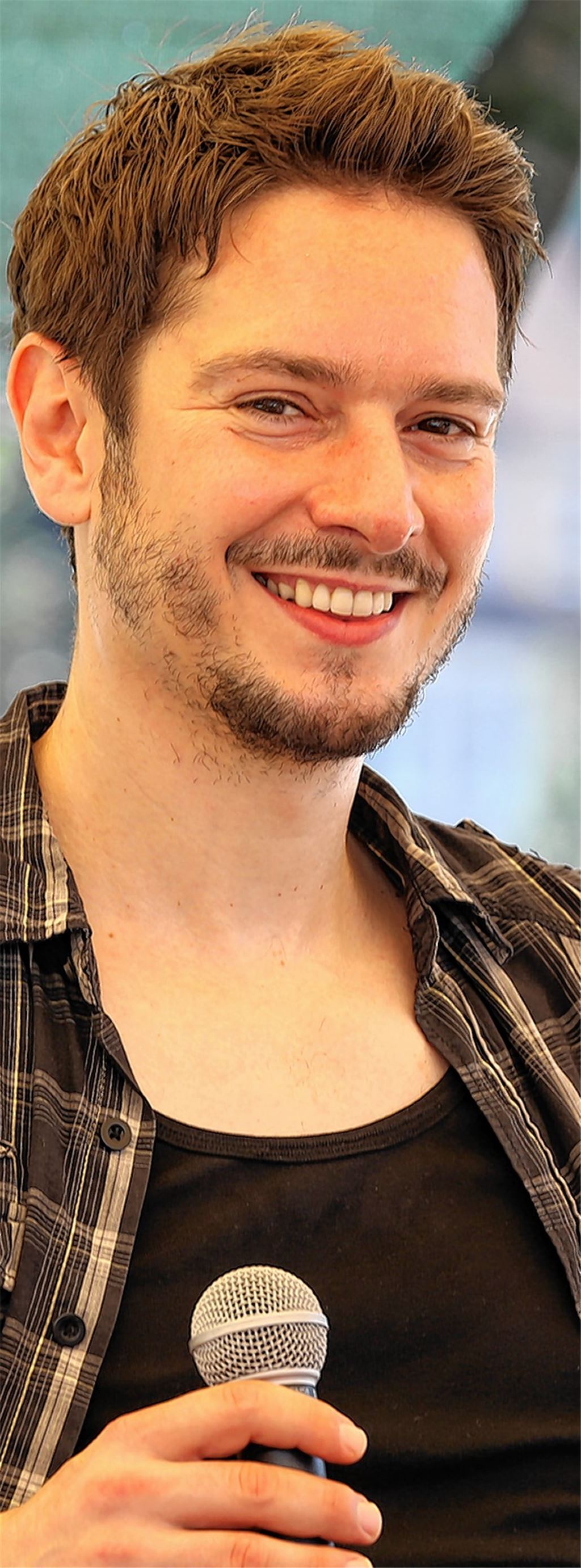 Sympathischer Fernsehstar: Das Interview mit Michael Baral in der Reihe „Reif für die Leseinsel“ wird bei tropischen Temperaturen auf der Gartenschau zu einer familiären Angelegenheit.