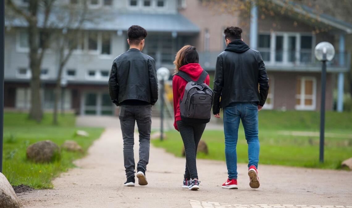 Syrische Geflüchtete auf dem Schulweg. (Archivfoto aus Niedersachsen)