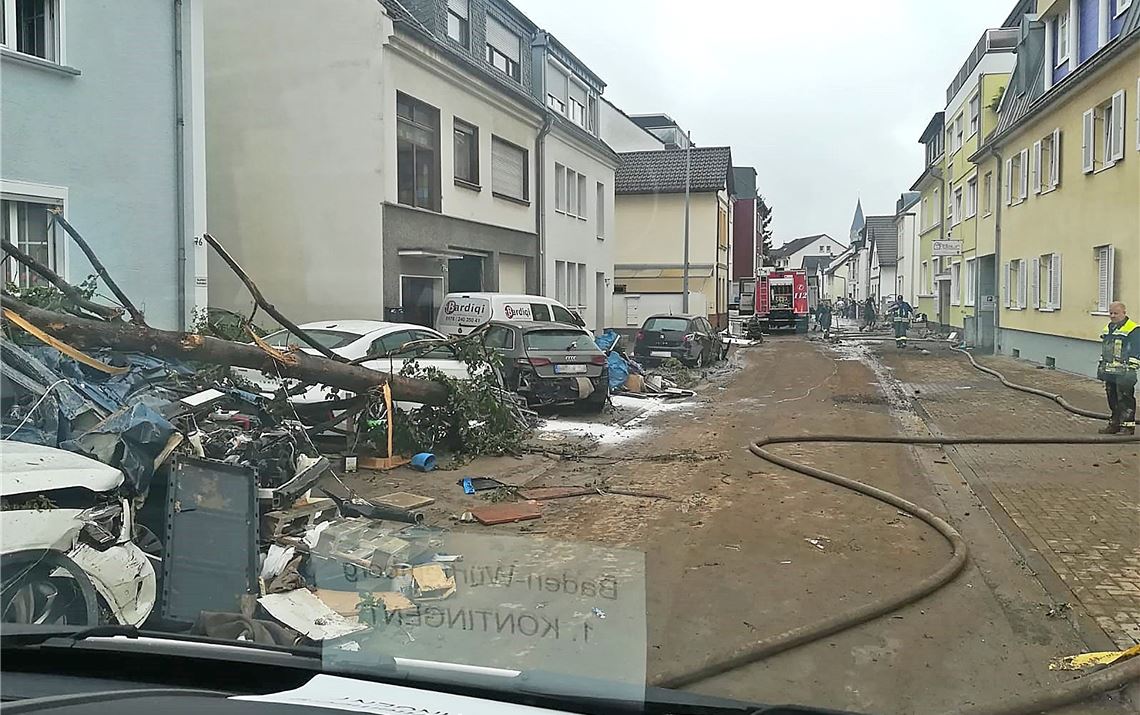 Szene aus Ahrweiler, wo DRK-Helfer aus der Region im Einsatz waren.DRK