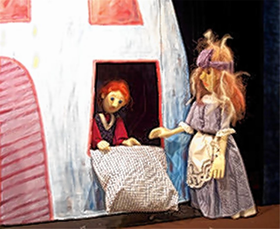 Marionettenbühne gibt „Frau Holle“ ein neues Ende