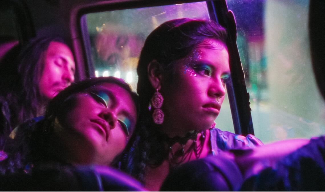 Szene aus  „La hija cóndor“ – über die  junge Hebamme  Clara in den Anden, die mit ihrem Gesang   Frauen während der Geburt unterstützt. Doch sie träumt von einer Karriere als Folk-Musikerin weit weg von den Bergen.