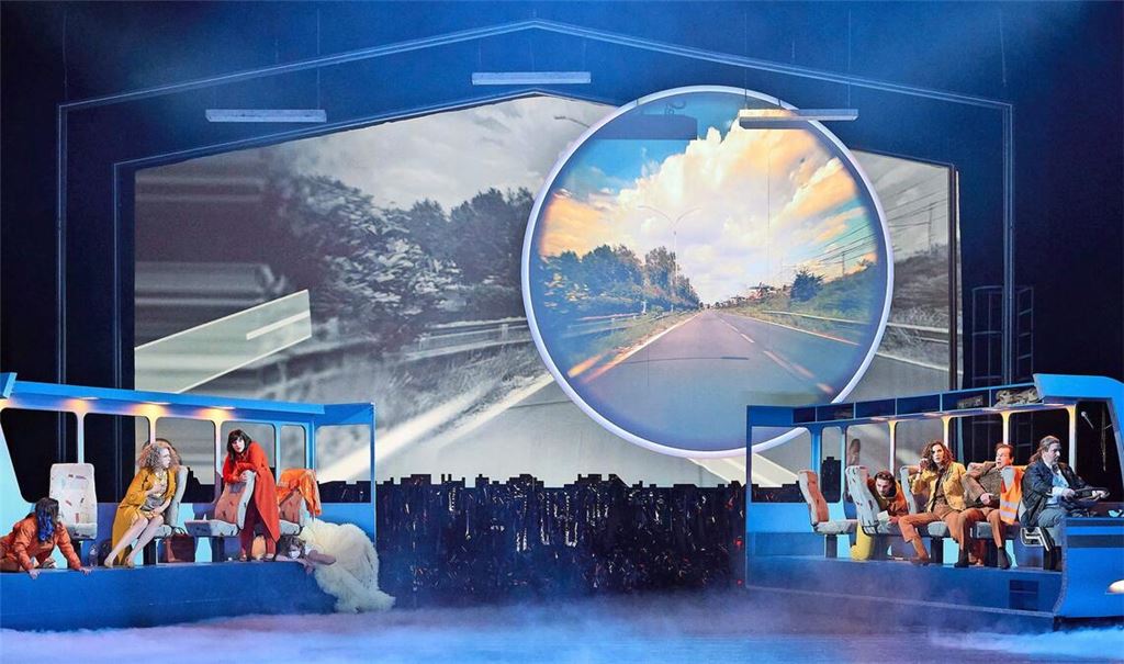 Szene aus „Station Paradiso“ im Opernhaus Stuttgart