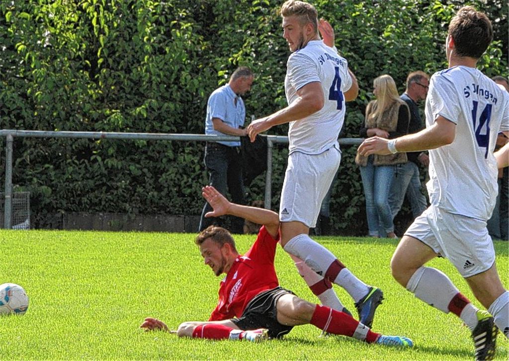 Szene aus dem Hinspiel, als Illingen den SV Horrheim beim 6:0 geradezu überrannte.
