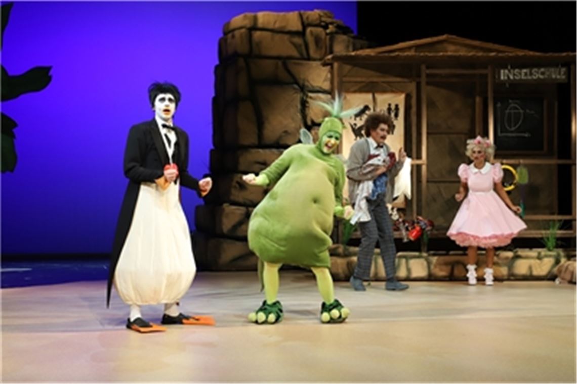 Szene aus dem Kinderstück „Urmel aus dem Eis“ nach Max Kruse in einer Inszenierung von Markus Löchner, aufgeführt zu Weihnachten 2019 im Theater Pforzheim. Foto: Archiv