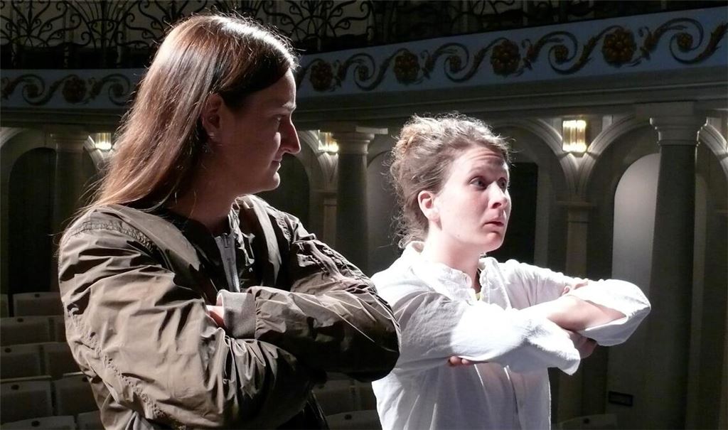 Szene aus dem Stück von „Mein Mann hat Schnupfen“. Foto: Kammerspiele Dresden
