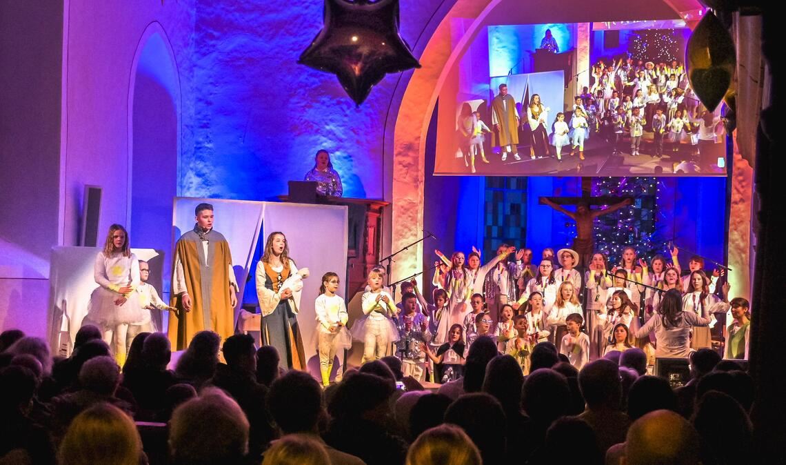 Szene aus der Aufführung der „Kirche Kunterbunt“ in Knittlingen. Foto: privat