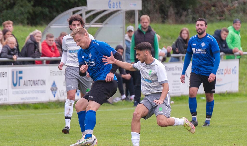 Szene aus der Hinrunden-Partie der Enzberger gegen den FV 09 Niefern, Foto: Archiv (vh)