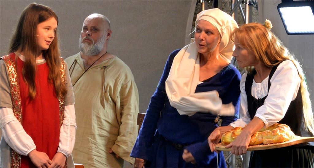 Szene aus einer Aufführung im Sommer auf der Burg, die Lust machen sollte auf das Stück „Projekt Universus“. Archivfoto: Stahlfeld