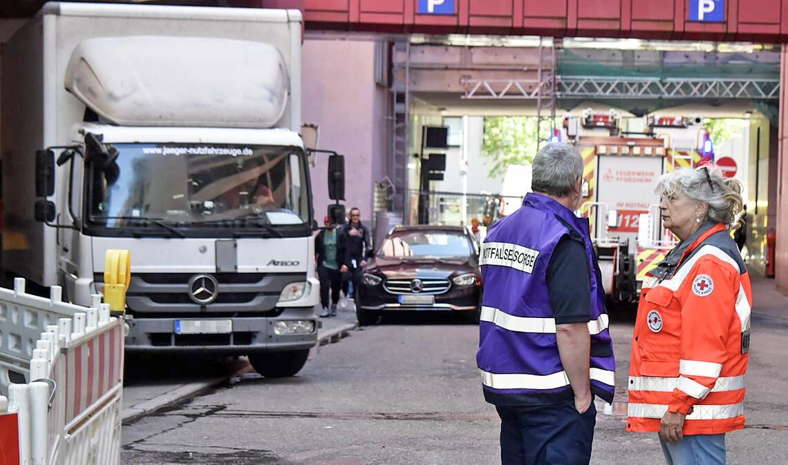 Szene vom Unfallort an der Badstraße in Pforzheim. Foto: Myroshnichenko