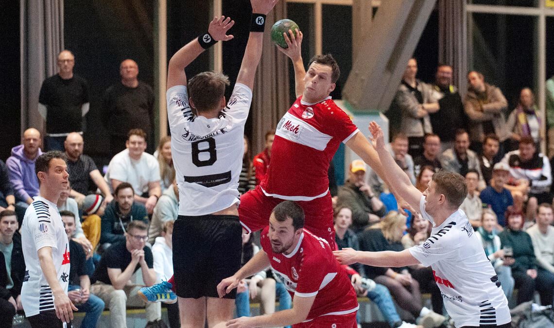 Szenen des Einlagen-Abschlussspiels bei den  Herren am Samstag zwischen den Fußb...