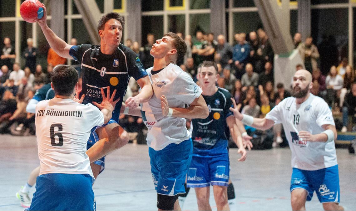 Szenen des Endspiels bei den Herren zwischen dem TB Pforzheim und dem TSV Bönnig...