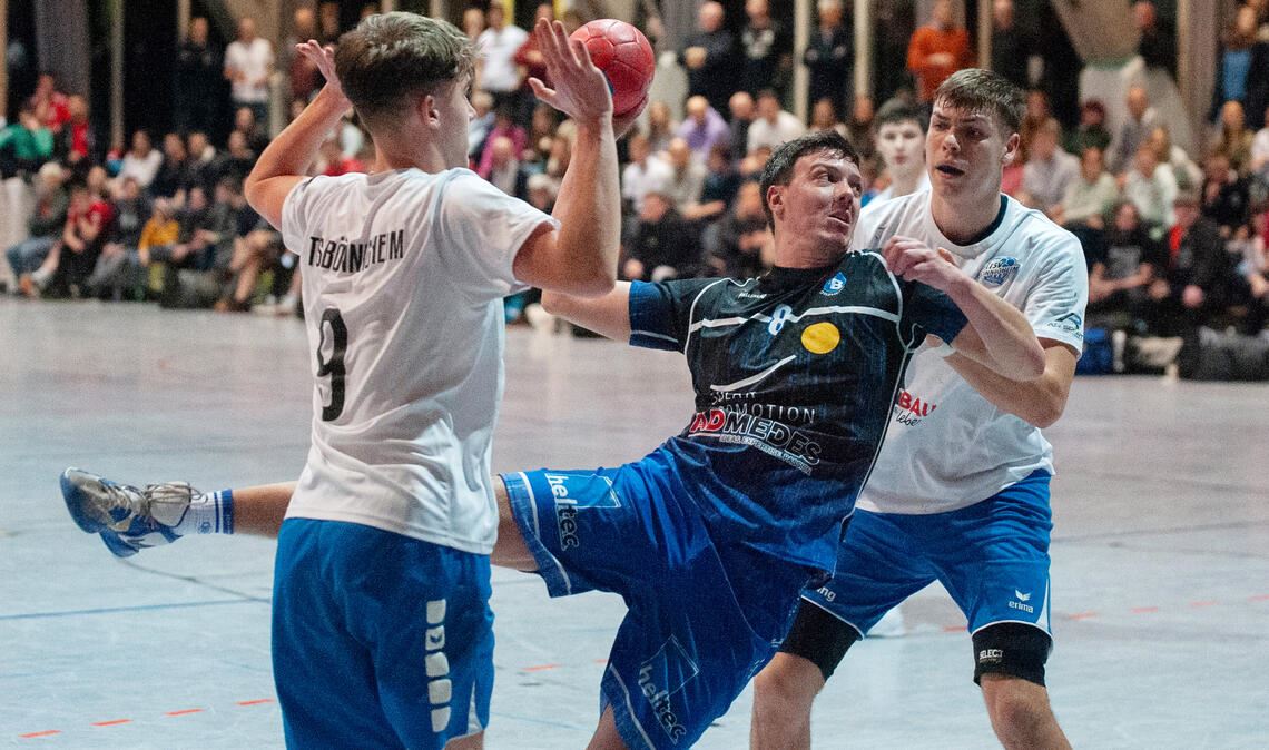 Szenen des Endspiels bei den Herren zwischen dem TB Pforzheim und dem TSV Bönnig...
