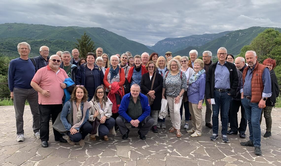 Flair von Bassano del Grappa steckt an Szenen einer Reise in die Partnerstadt – mit Stadtführung, einem Besuch in der Grappa-Destillerie Poli und einer Spurensuche auf dem Monte Grappa. Fotos: Recken (3), Grottker
