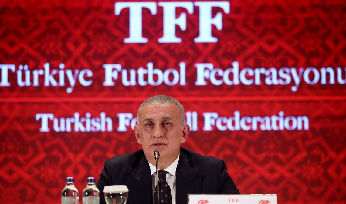 TFF-Präsident Ibrahim Haciosmanoglu bei einer Pressekonferenz in Istanbul.