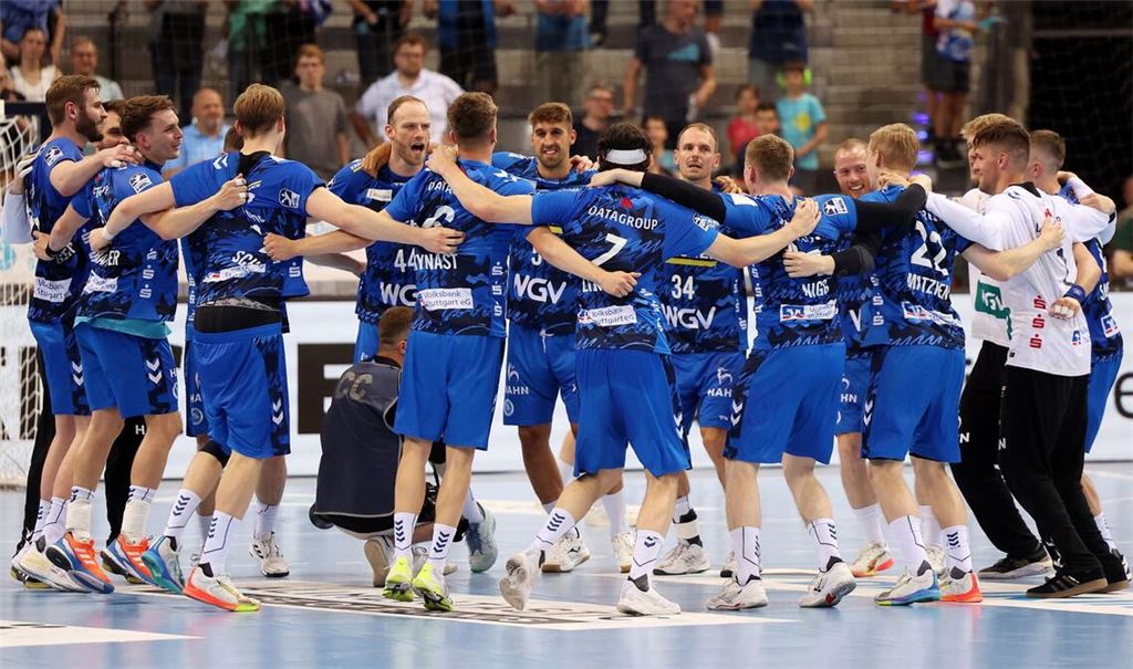 TVB-Spieler mit Sieger-Tänzchen zum Saisonabschluss.