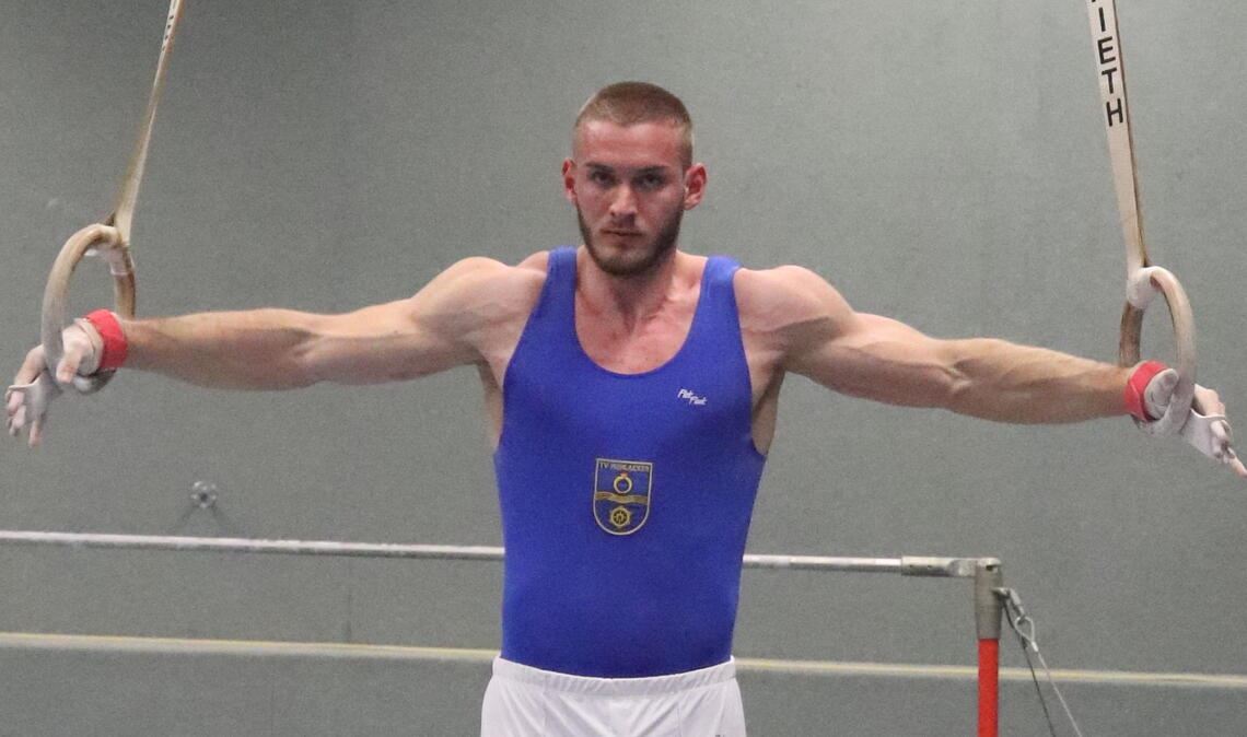 TVM-Turner Nick Moser zeigt einen Kreuzhang an den Ringen. Foto: privat