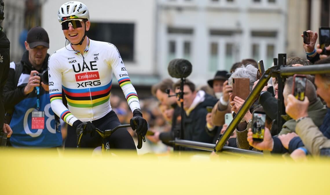 Tadej Pogačar beim Start in Antwerpen.