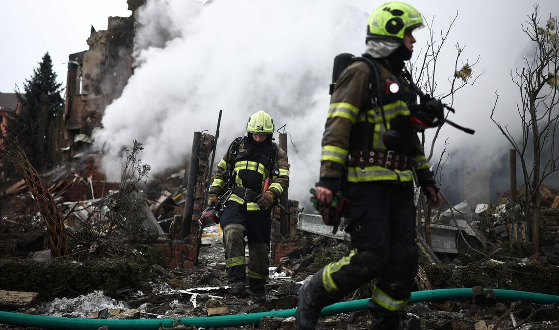 Täglich gehen russische Raketen über der Ukraine nieder. Die EU hilft dem von Russland überfallenen Land, doch die Hilfe kommt oft zu spät und zu zögerlich.