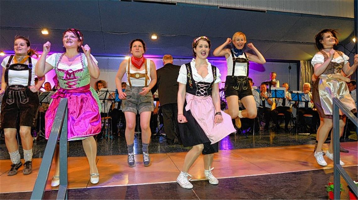 Tänze prägen die Winterfeier