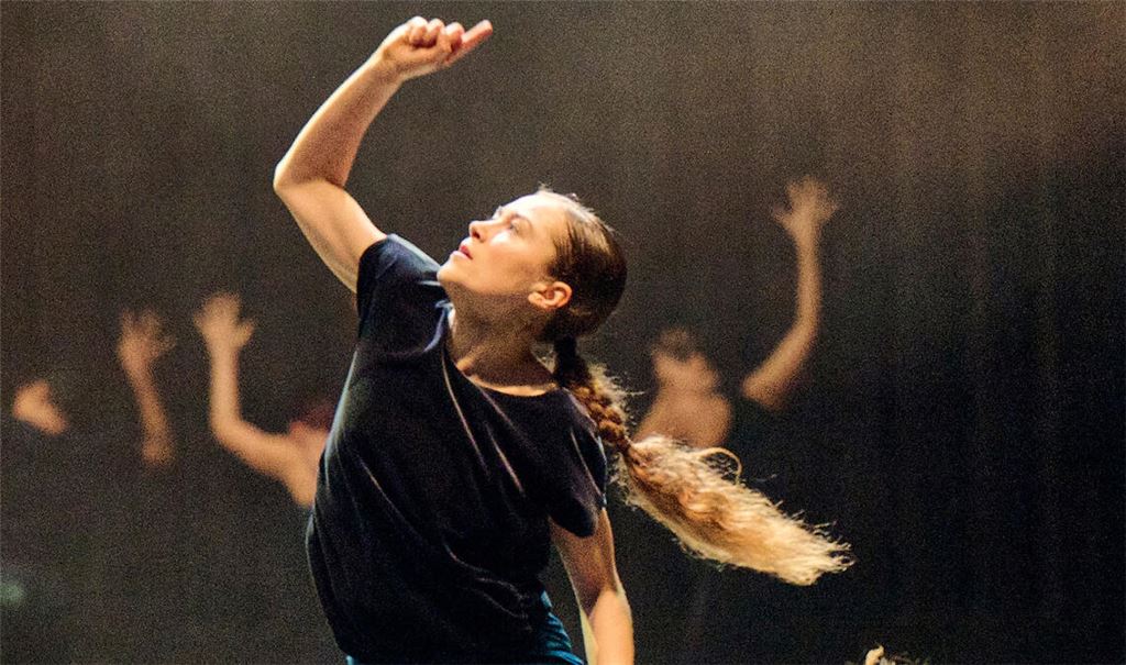 Tänzer versuchen der Geschichte Leben einzuhauchen. Foto: Theater Pforzheim