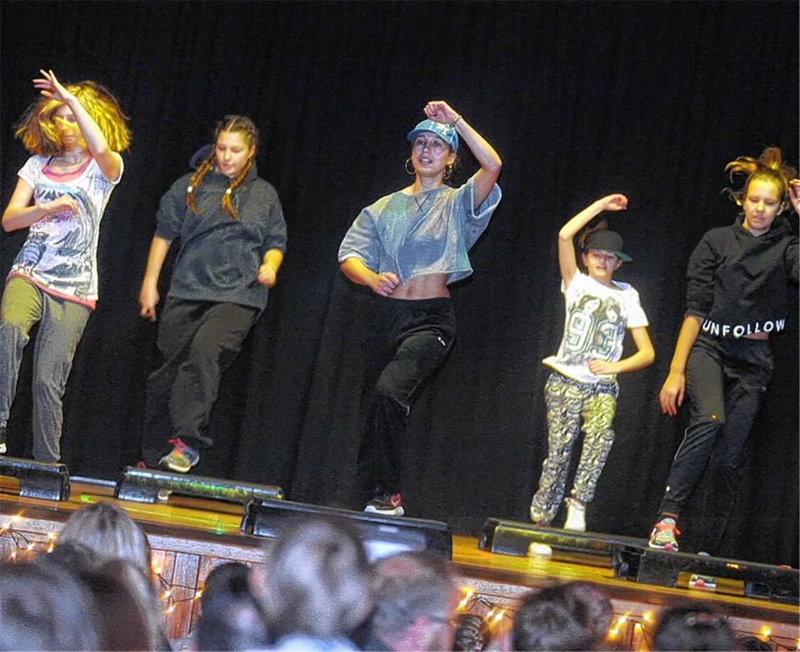 Sportliche Show im Kerzenschein