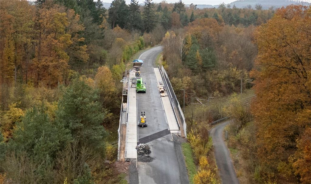 Tagsüber herrscht Ruhe auf der Brücke, wo derzeit nachts gearbeitet wird. Foto: Fotomoment