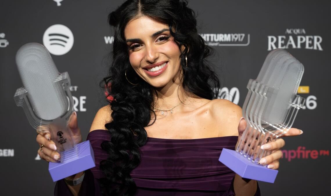 "Take Me Späti"-Moderatorin Sara Arslan sahnte beim Deutschen Podcast Award ab.