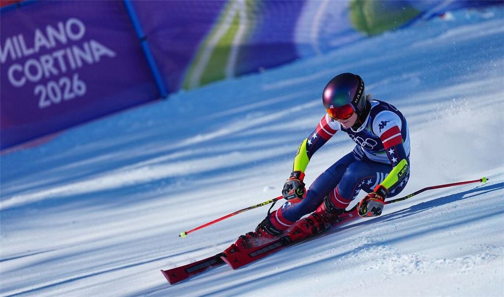 Talwärts -  Mikaela Shiffrin fährt im ersten Lauf beim Riesenslalom.