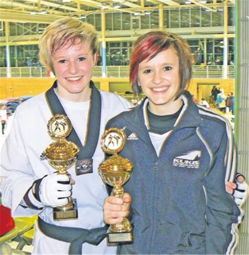 Tamara (li.) und Roxana Nothaft feiern erneut DM-Medaillen.
Archivfoto: privat