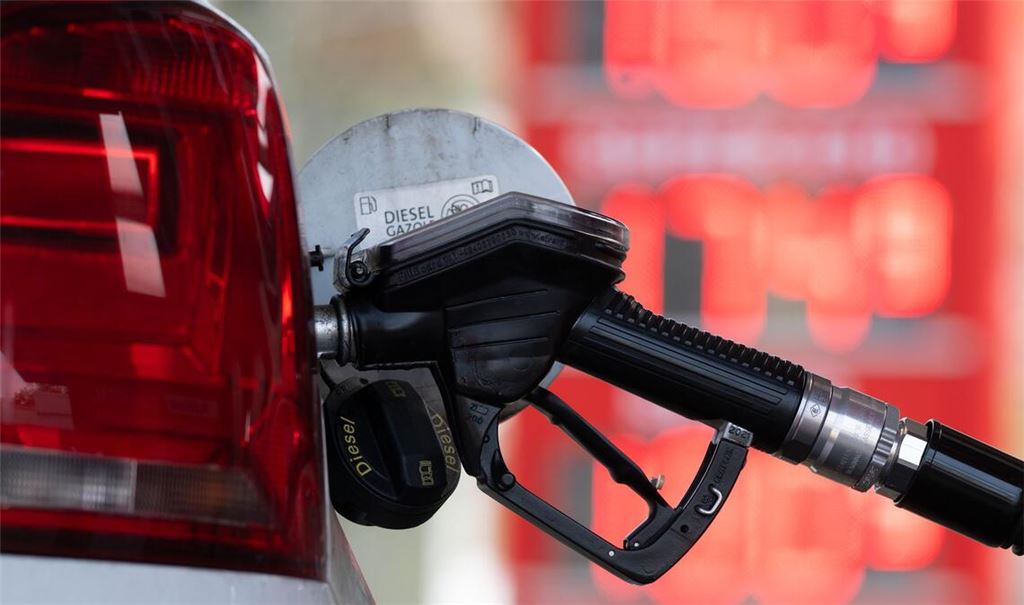 Tanken ist teuer geworden in der Iran-Krise. Vor Subventionen warnen Reiches Berater aber. (Symbolbild)