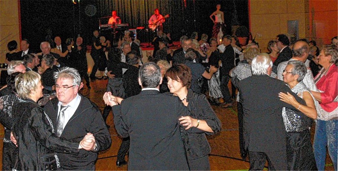 „Tanz mal“ lautet das Motto der Benefiz-Ballnacht, des Sternenfelser Freibadvereins. Foto: Garhöfer