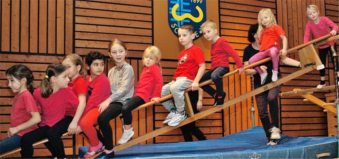 Tanzalarm und kleine Übungen demonstrieren die TV-Bambini.