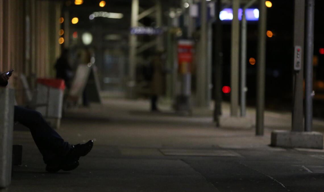 Tatort Bahnhof Mühlacker: Um eine Messerattacke auf dem Gelände Ende 2023 geht es in einer Verhandlung am Amtsgericht Maulbronn. Symbolfoto: Archiv