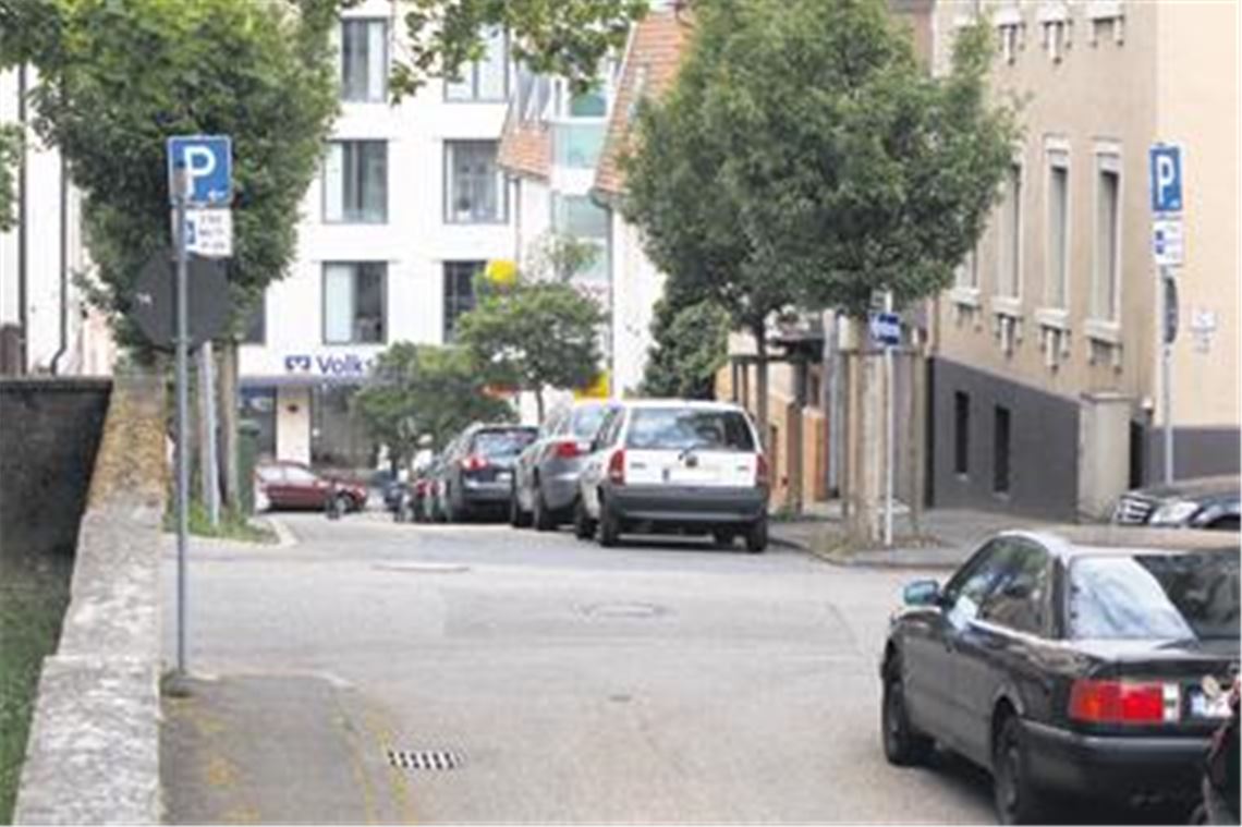 Tatort Karlstraße: In unmittelbarer Nähe der Bahnhofstraße, mitten in der belebten Innenstadt, hatte das Opfer seinen Wagen geparkt. 
Foto: Disselhoff