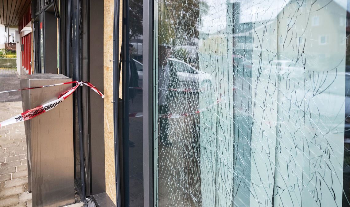 Tatort Wiernsheim: Hier knallt es in der Nacht auf den 11. November 2023. Foto: Fotomoment