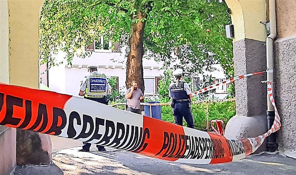 Tatort zwischen Ostend- und Talstraße: Spurensicherung am 1. Juli 2025 nach einem tödlichen Polizeieinsatz.