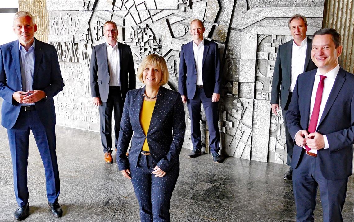 Tauschen sich über die Regionalstrategie aus (v.li.): Landrat Helmut Riegger, Aufsichtsratschef der Wirtschaftsförderung Nordschwarzwald, WFG-Geschäftsführer Jochen Protzer, IHK-Präsidentin Claudia Gläser, Verbandsdirektor Dr. Matthias Proske, IHK-Hauptgeschäftsführer Martin Keppler und Klaus Mack, Verbandsvorsitzender des Regionalverbands Nordschwarzwald.privat