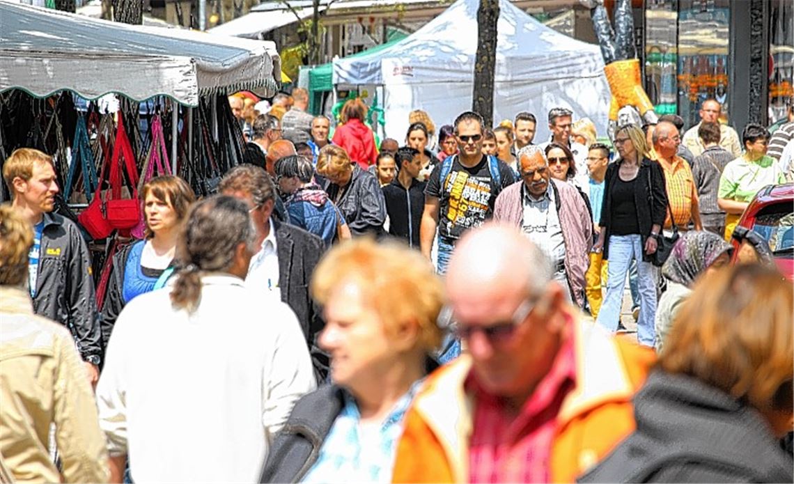 Tausende Besucher flanieren sowohl am Samstag als auch am verkaufsoffenen Sonntag durch die Mühlacker Bahnhofstraße. Die Polizei berichtet: Es gab keinerlei Zwischenfälle.