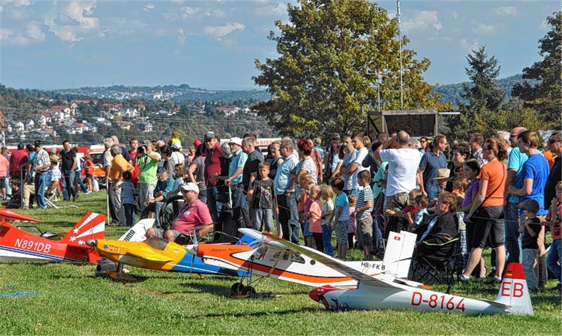 Tausende Besucher hat es am Wochenende zum Flugplatzfest auf dem Gelände „Hangensteiner Hof“ in Dürrmenz gezogen. Fotos: Stahlfeld